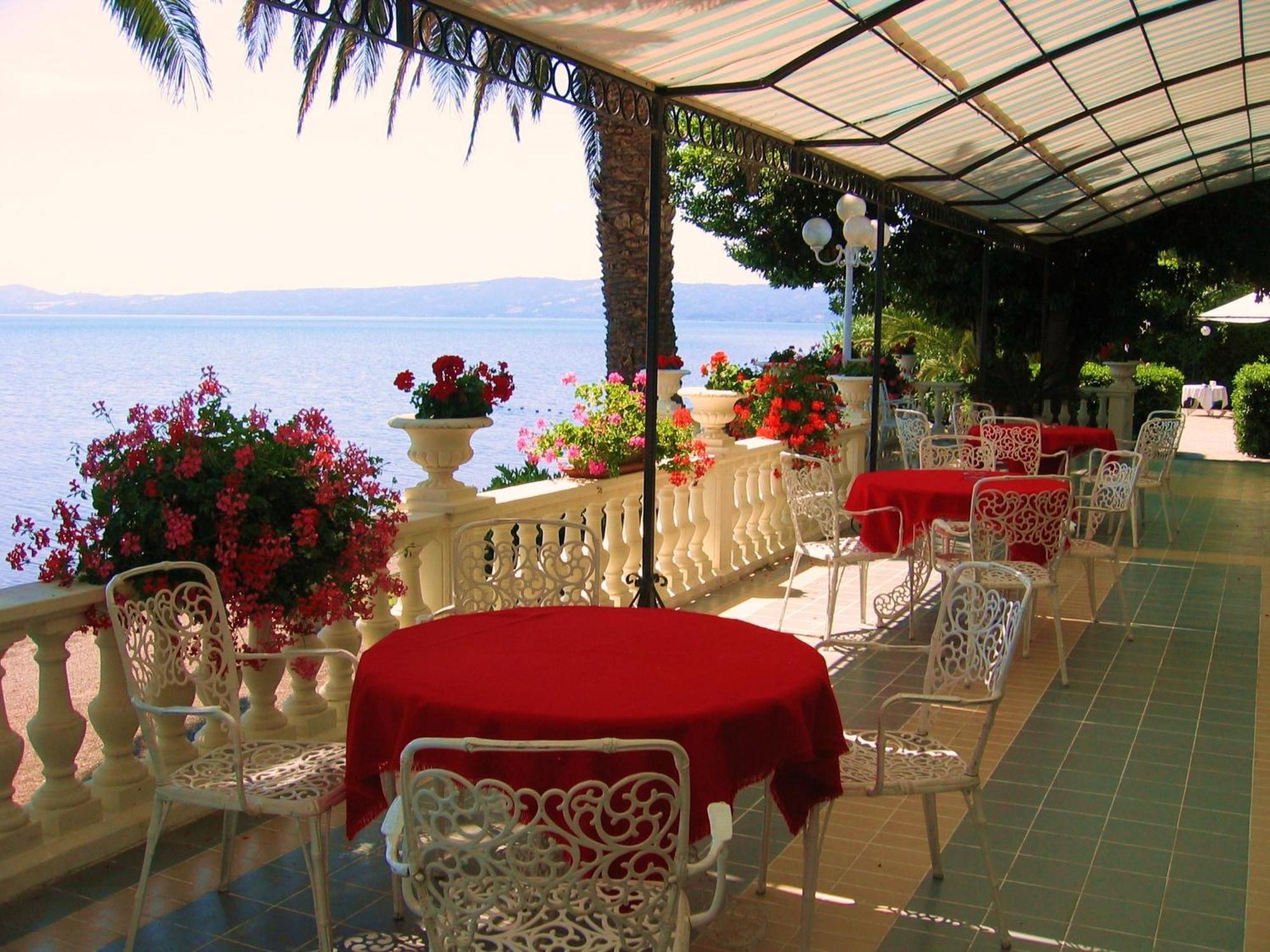 Hotel Lido - Beach And Palace Bolsena Esterno foto