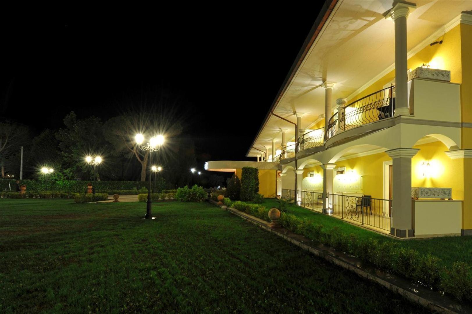 Hotel Lido - Beach And Palace Bolsena Esterno foto