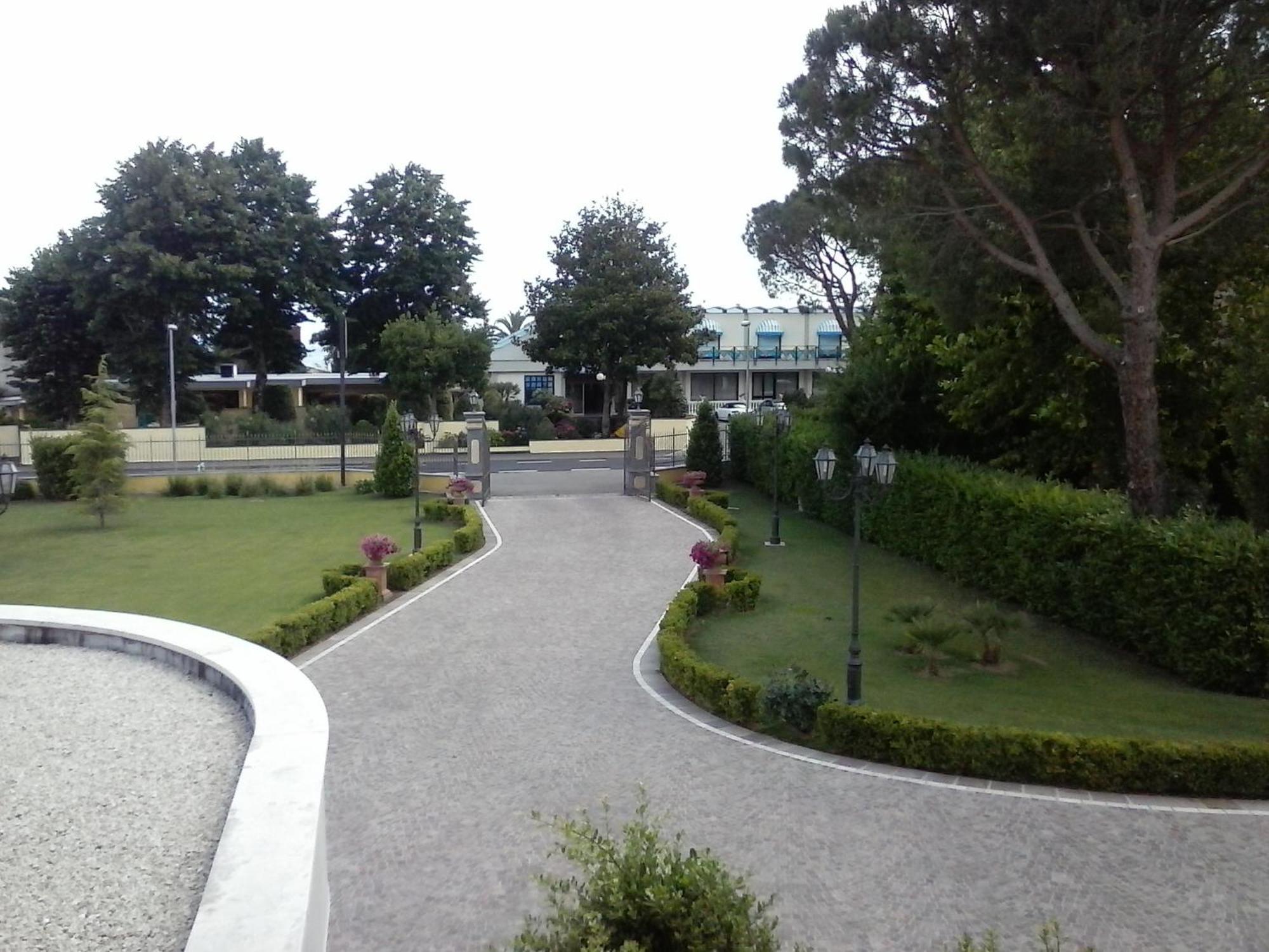 Hotel Lido - Beach And Palace Bolsena Esterno foto