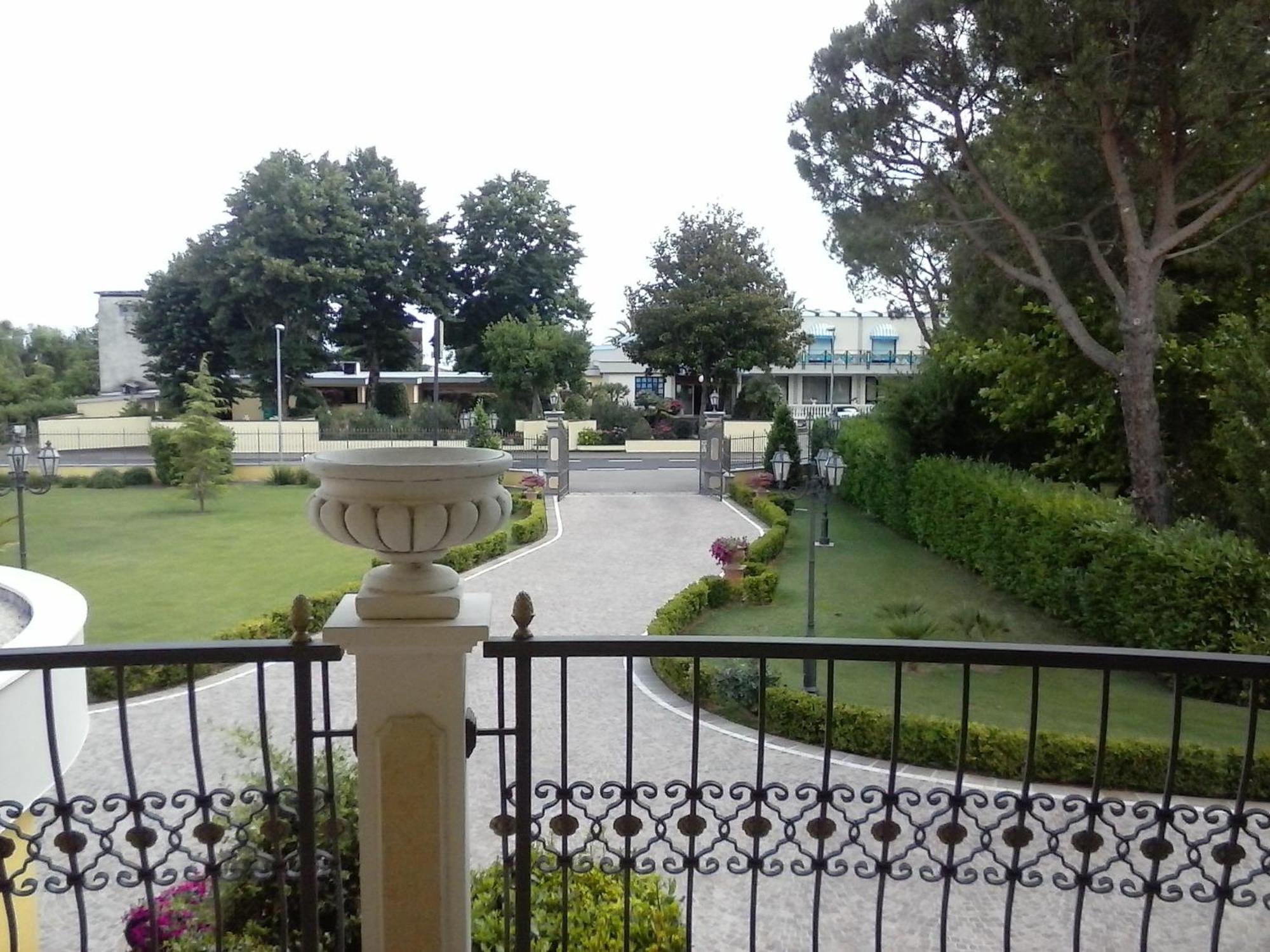 Hotel Lido - Beach And Palace Bolsena Esterno foto