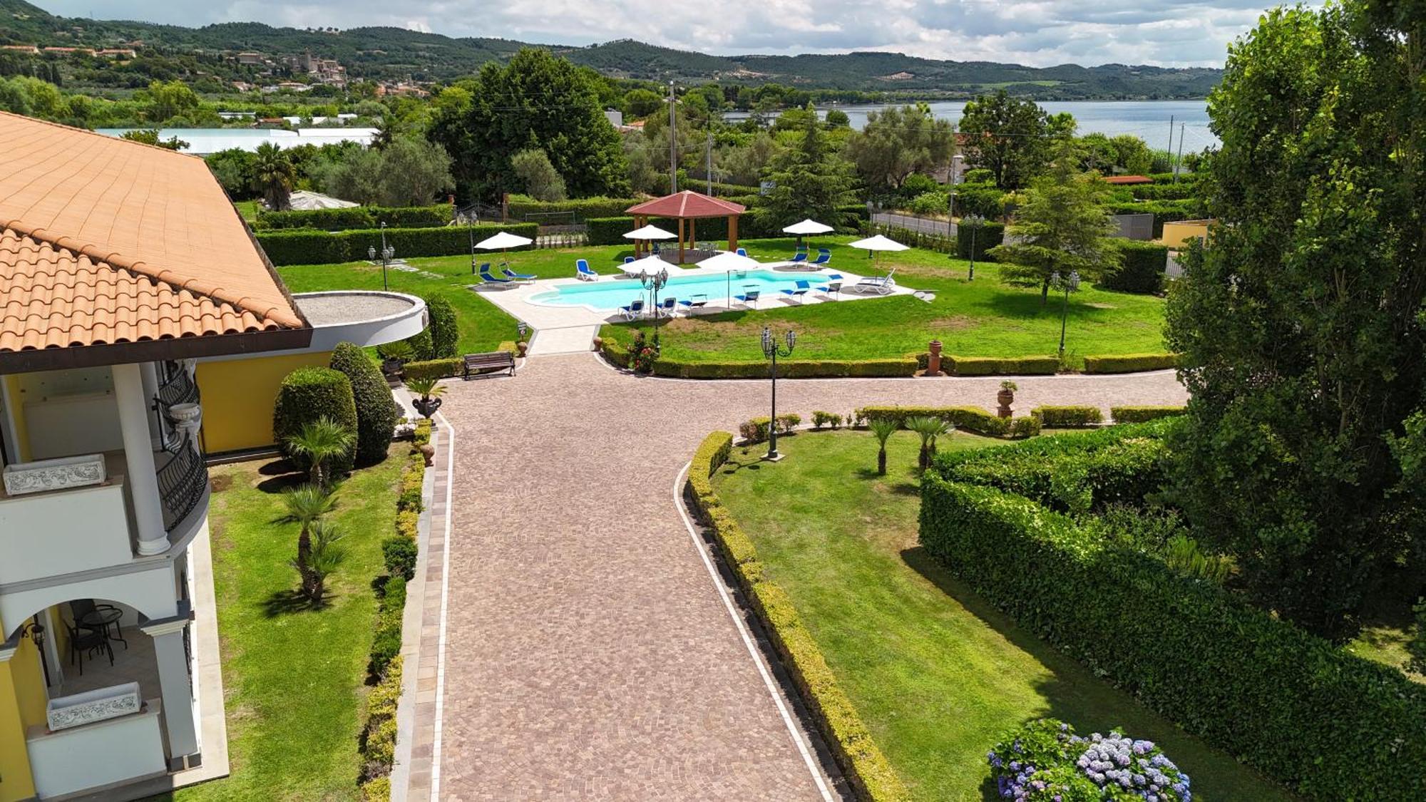 Hotel Lido - Beach And Palace Bolsena Esterno foto