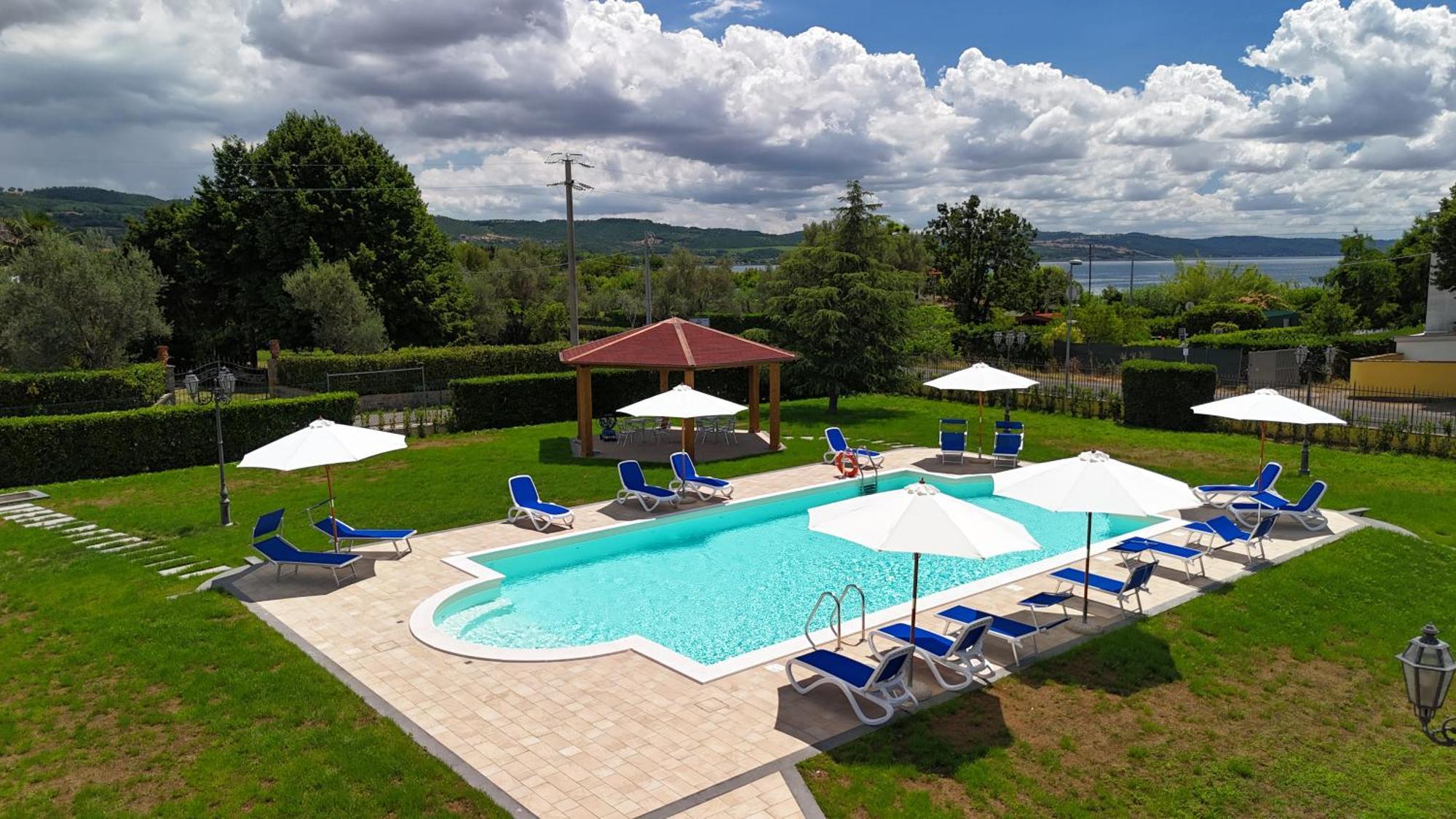 Hotel Lido - Beach And Palace Bolsena Esterno foto