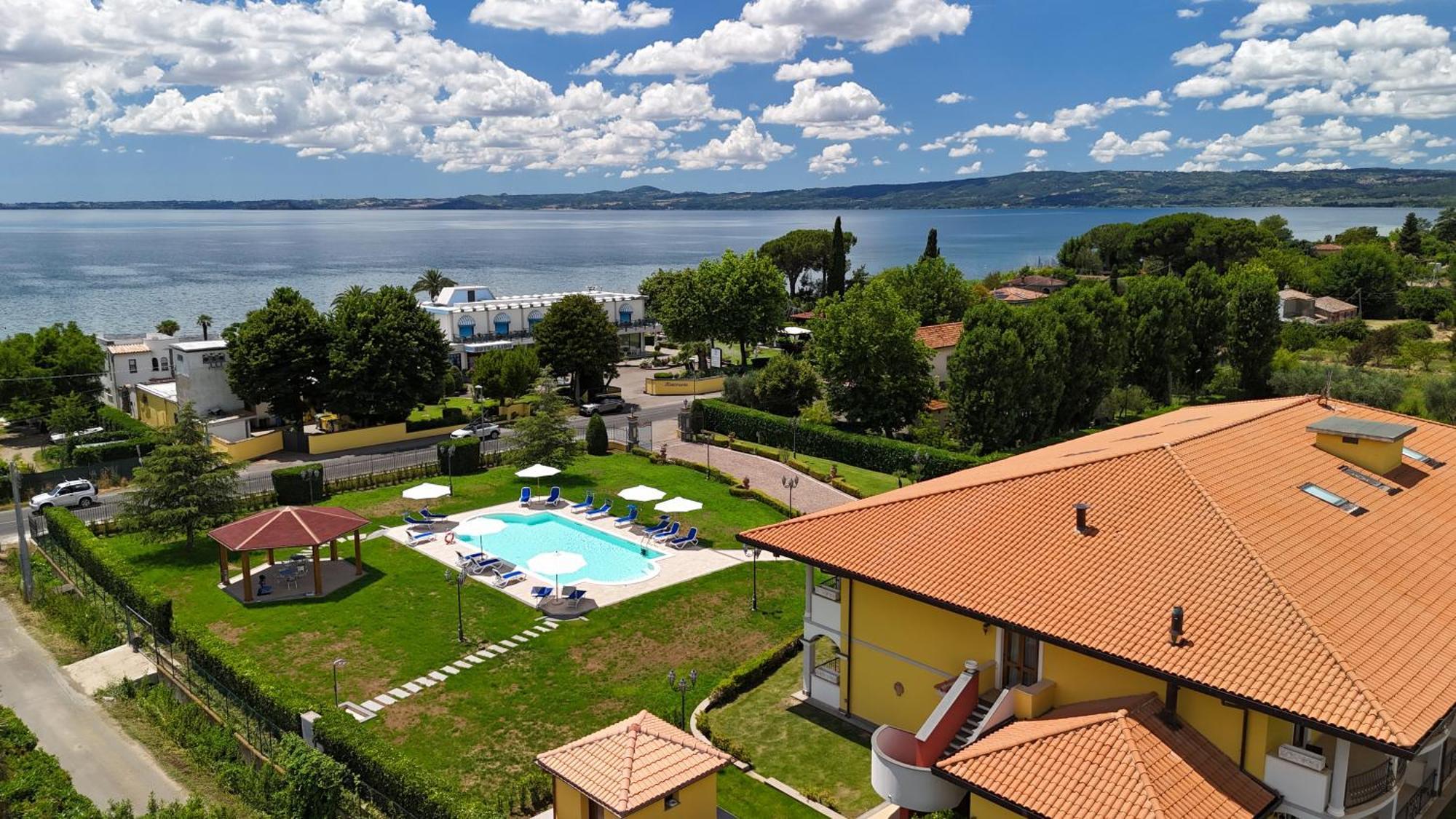 Hotel Lido - Beach And Palace Bolsena Esterno foto